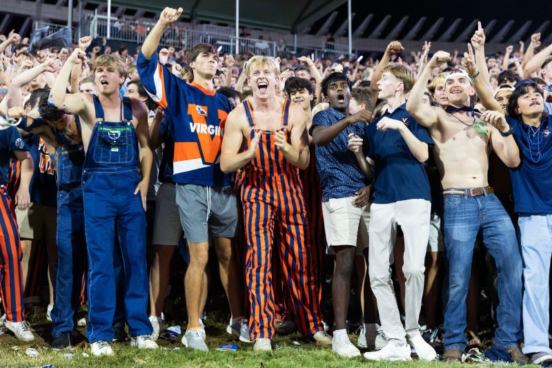 Virginia fans engulf FSU football players while storming field