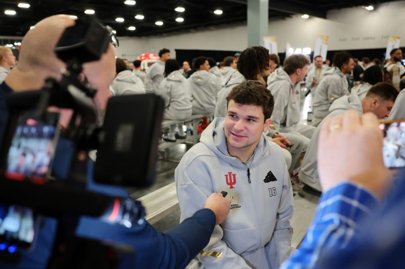 In bid to succeed brother, Alberto Mendoza experiencing cold truth of college football