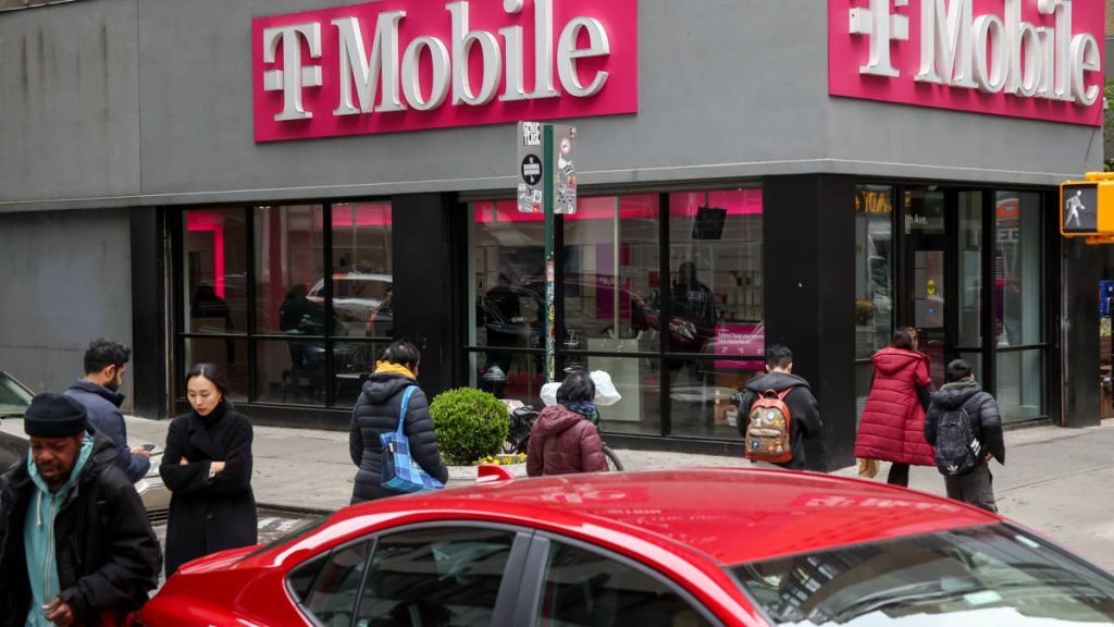 Top wireless stock remains Wall Street favorite amid space risk
