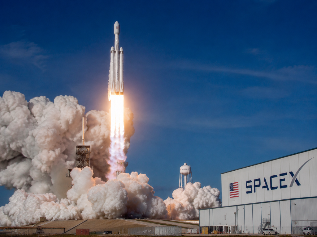 SpaceX stock slips further after Starship test flight scrub: Is the 19% dip a buy?